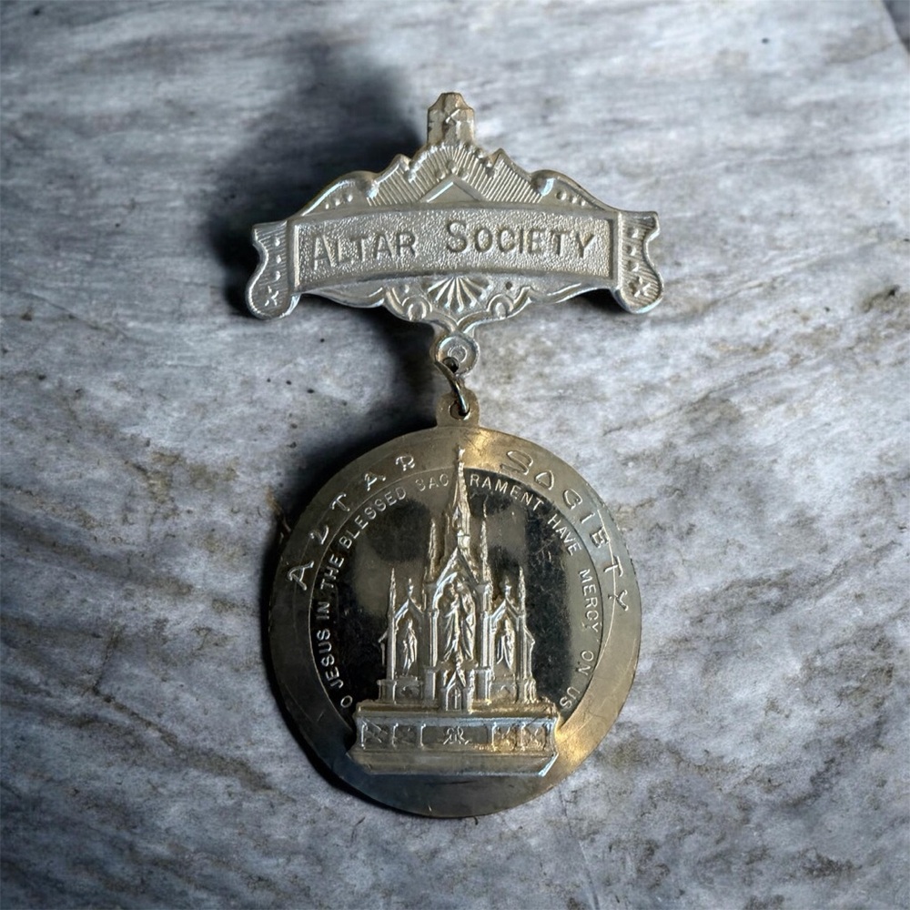 1950s Vintage Catholic Altar Society Lapel‎ Pin